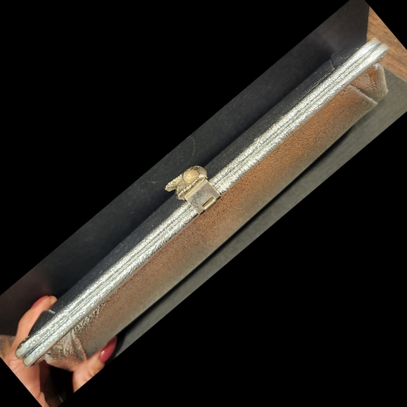 Gorgeous VTG Silver Clutch - Picture 10 of 16